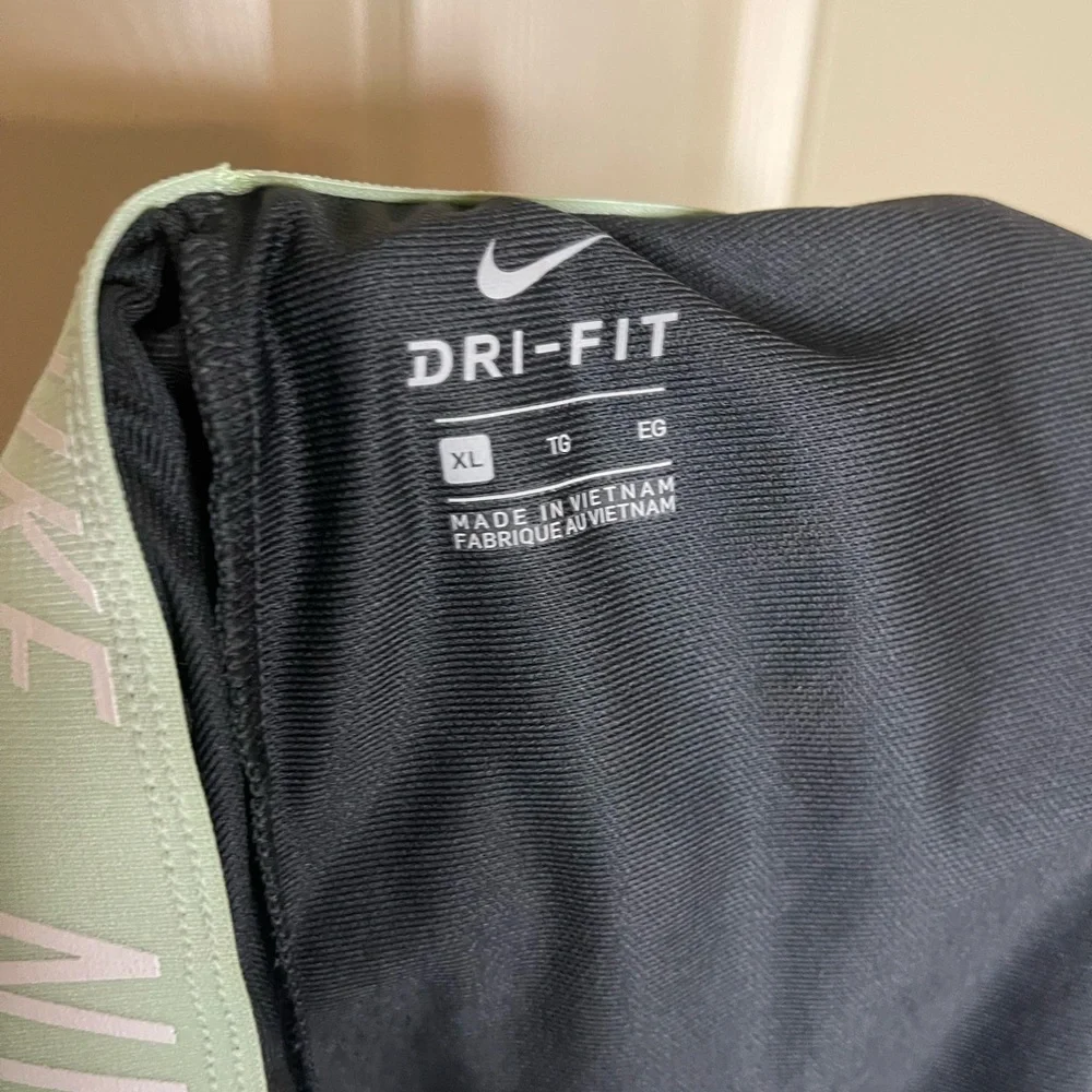 Nike shorts - Picture 6 of 8
